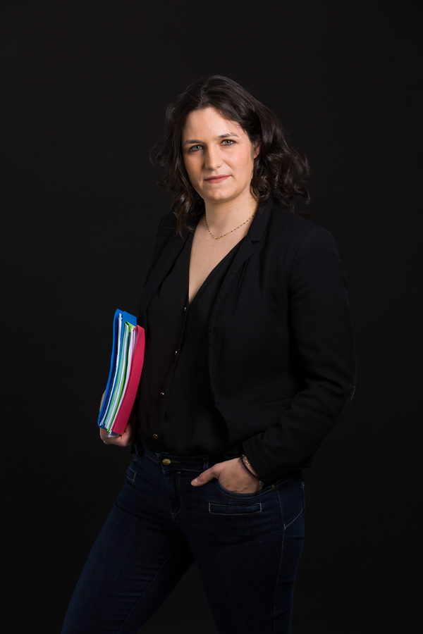 Portrait de Maître Charlotte Besson, avocate au Barreau de la Drôme